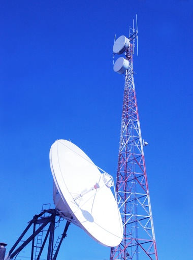 Antena de celular e hierarquia na internet