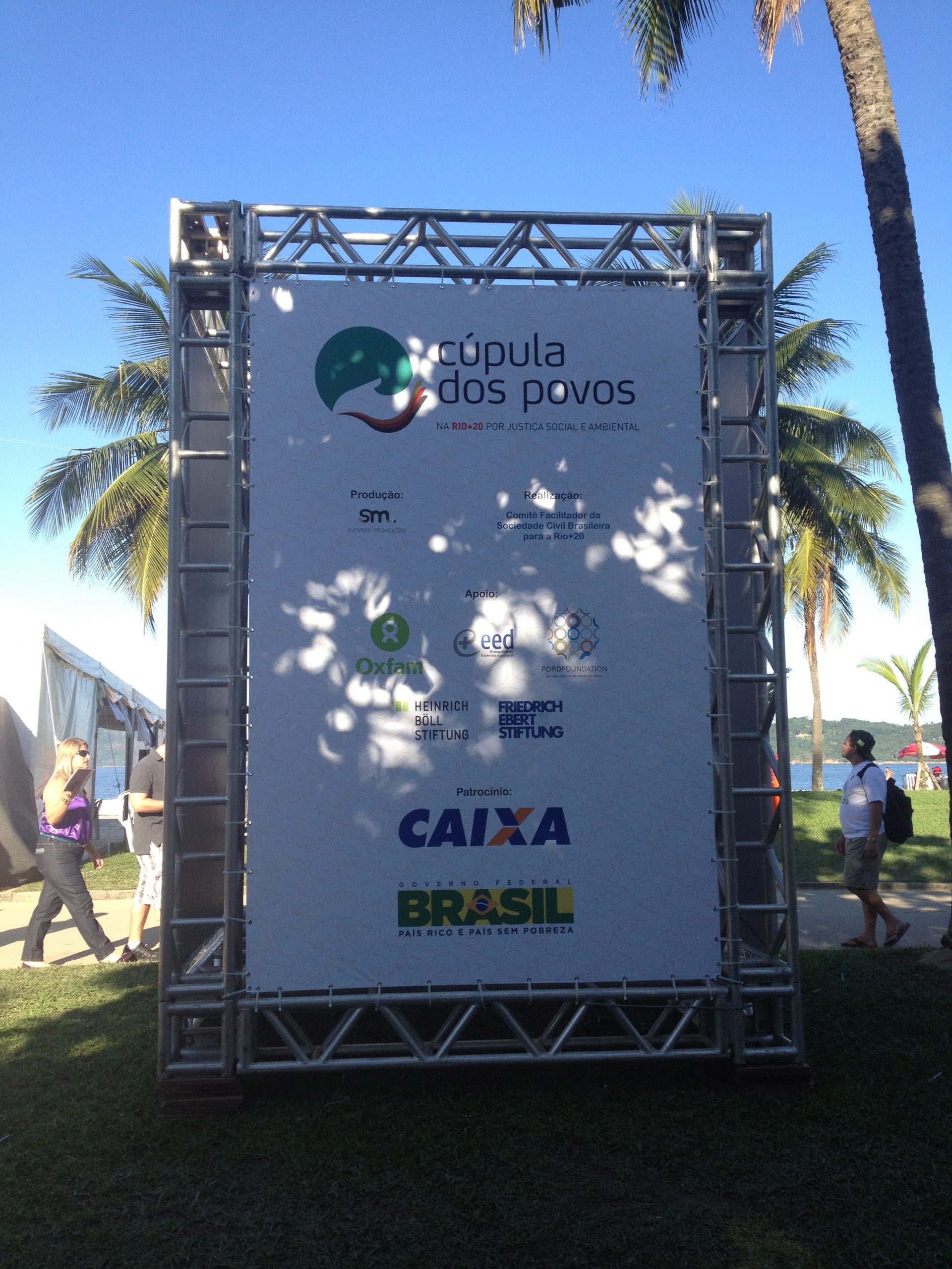 A "Cúpula – da ingenuidade – dos Povos"